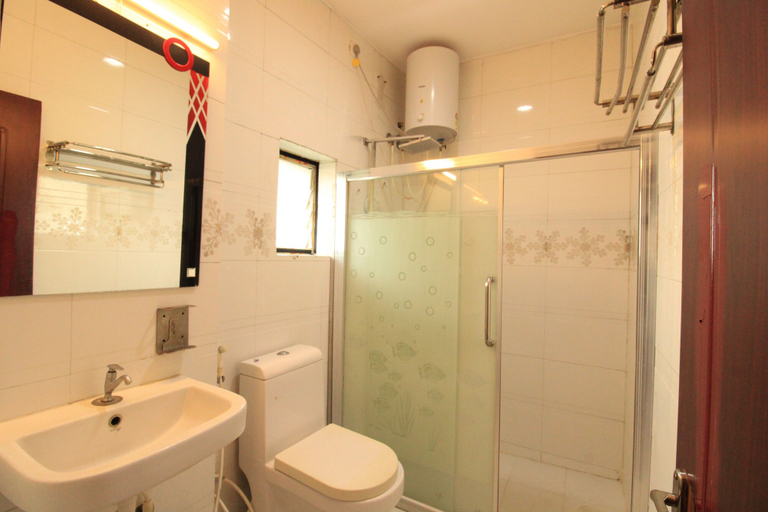 Bathroom 5, Aishwaryam Hotel, Madurai