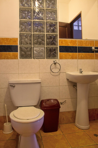 Bathroom 5, Amazon Apart Hotel, Maynas