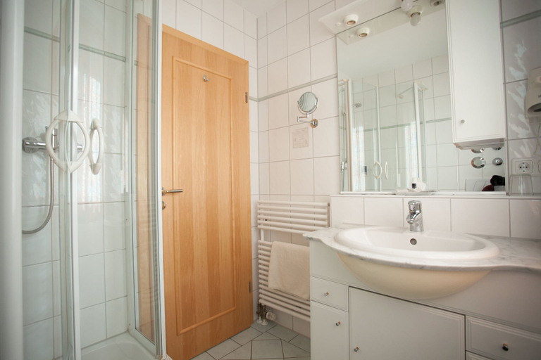 Bathroom 5, DEVA Hotel Beim Egger, Rosenheim