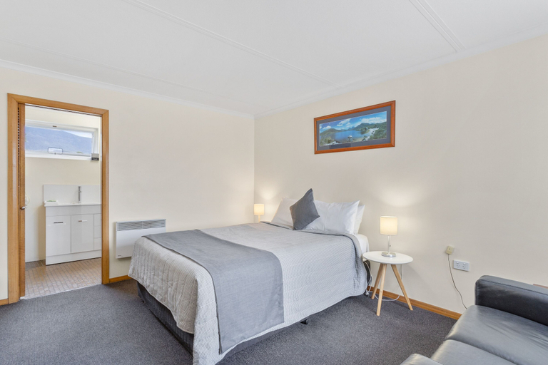 Bedroom 3, Martin Cash Motel, Glenorchy
