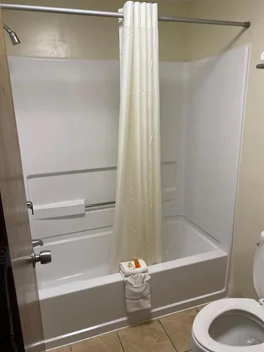 Bathroom 3, Havelock Inn & Suites, Craven
