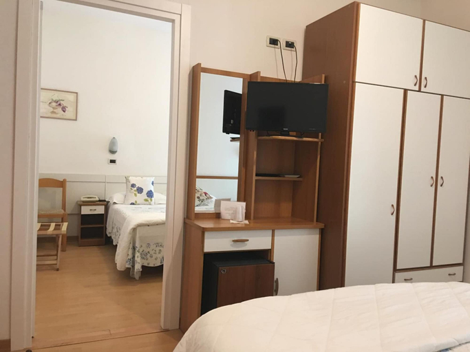 Bedroom 5, Noi Due Hotel, Rimini