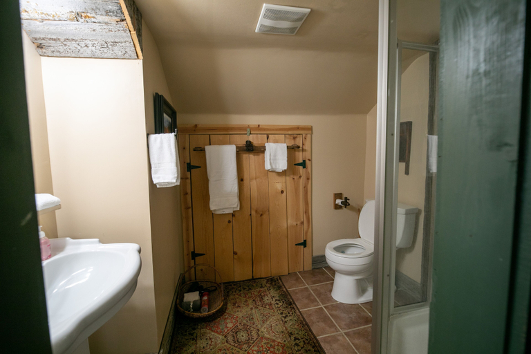 Bathroom 3, Willard Richards Inn, Hancock