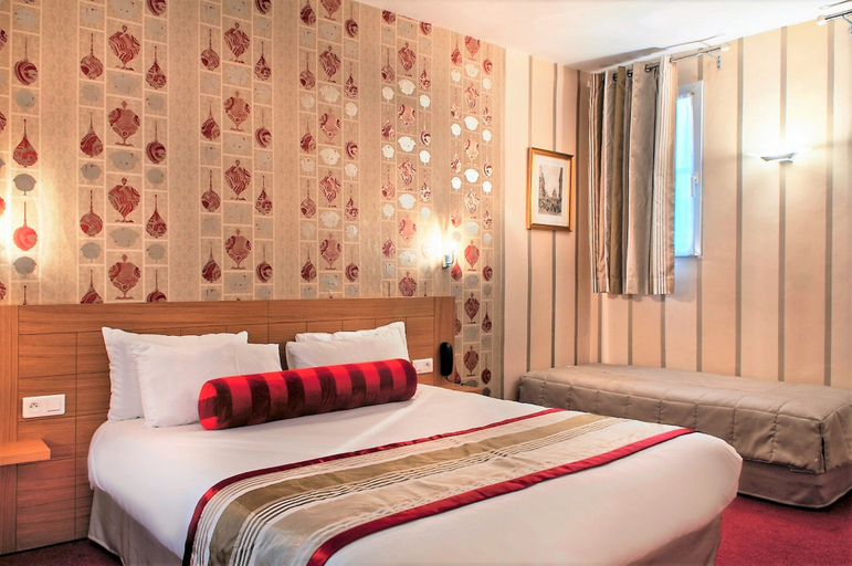 Bedroom 2, Hotel Romance Malesherbes by Patrick Hayat, Paris