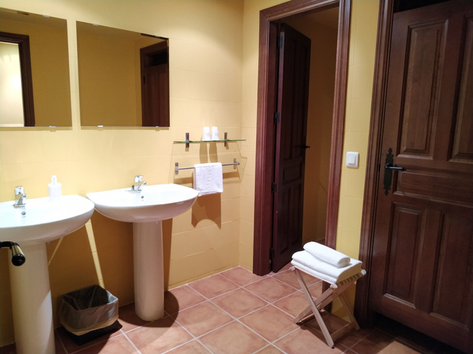 Bathroom 4, Hotel Rural Curia, Teruel