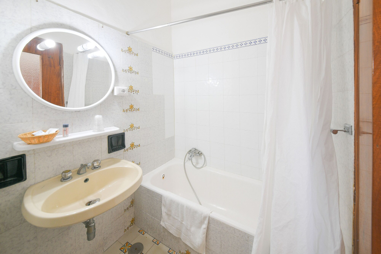 Bathroom 5, Hotel Maremonti, Napoli