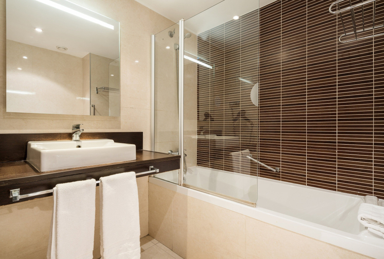 Bathroom 5, Hotel ILUNION Auditori, Barcelona