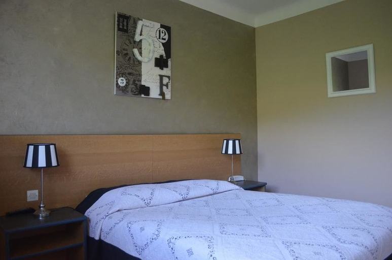 Bedroom 4, Hotel Regina, Hérault