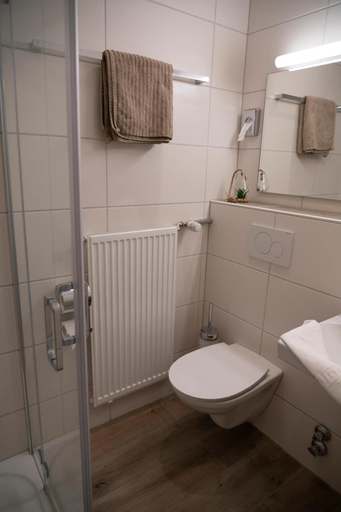 Bathroom 5, Mörsbergei Landgasthof, Erlangen-Höchstadt