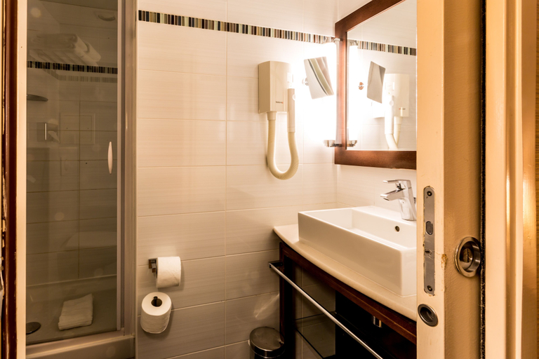 Bathroom 4, Hotel Saint Honore 85, Paris