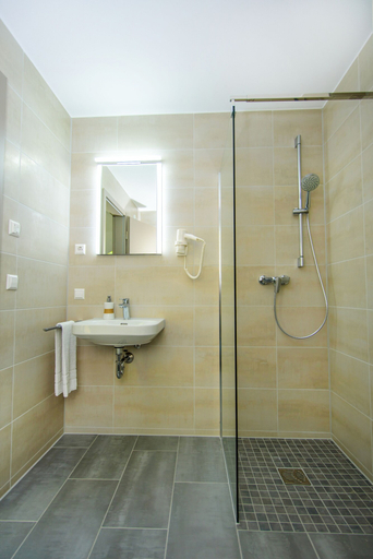 Bathroom 5, Hotel Filderhof Reutlingen, Reutlingen