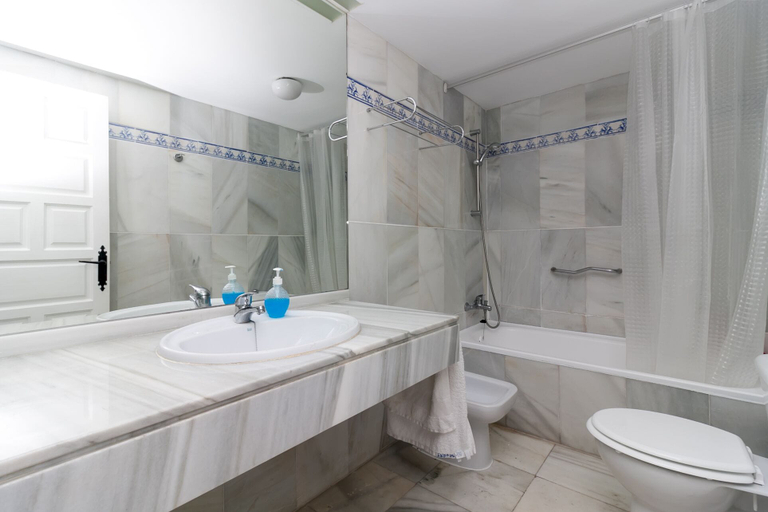 Bathroom, Apartamento Rio Marinas 49, Málaga