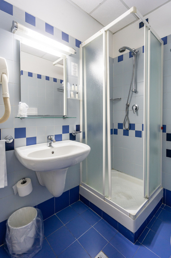 Bathroom 4, Europa Palace, Messina