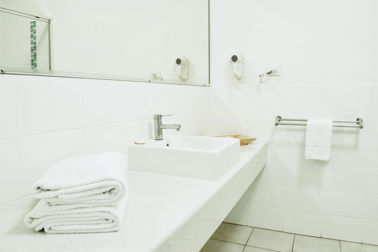 Bathroom 5, The Coast Motel, Livingstone - Pt B