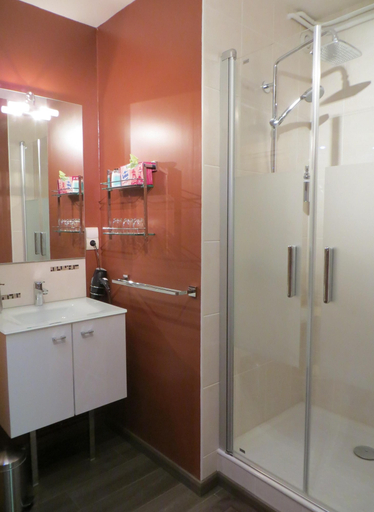 Bathroom 4, Mes Oasis, Meurthe-et-Moselle