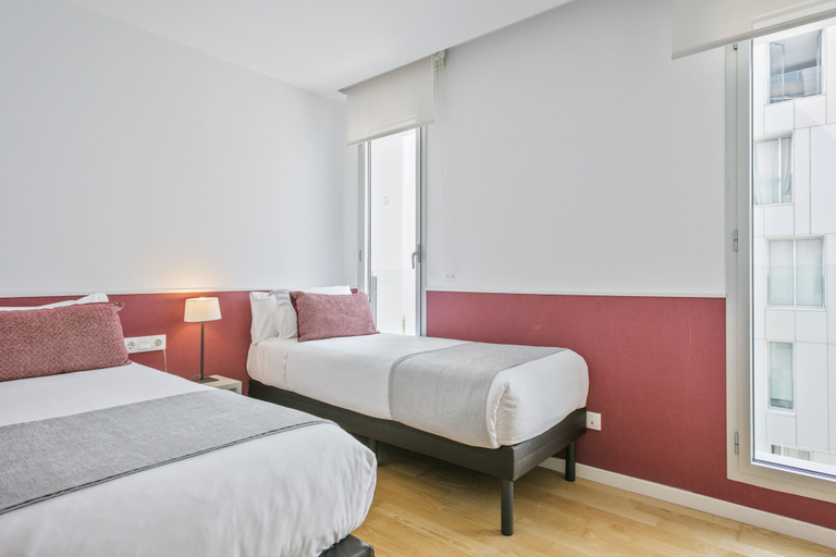 Bedroom 4, Lugaris Beach - Apartments, Barcelona