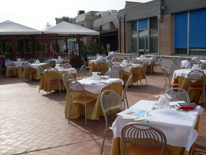 Food & Drinks 5, Villa EUR - Parco dei Pini, Roma