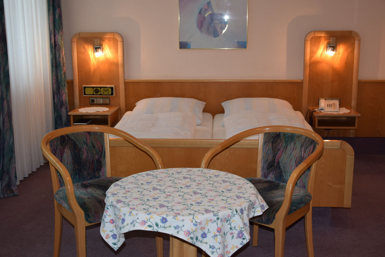 Bedroom 2, Hotel & Gasthof Grüner Baum, Hof