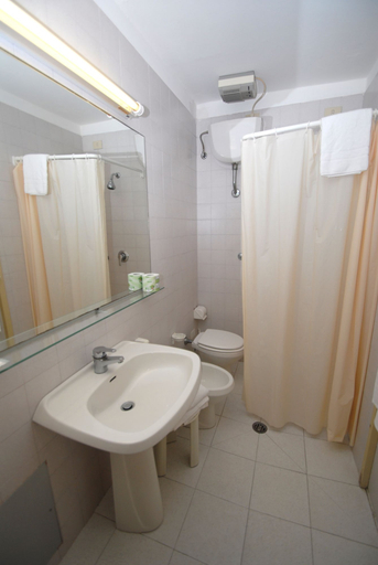 Bathroom 4, Hotel Ristorante Baia del Sorriso, Livorno