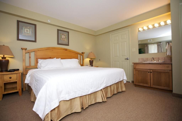 Bedroom 2, Polaris Lodge, East Kootenay