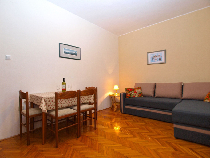 Others 5, Apartment 1001, Fažana