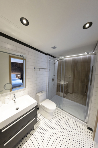 Bathroom 4, Le 31 McMahon - Par Aneyro, Communauté-Urbaine-de-Québec