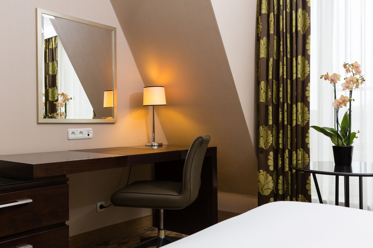 Bedroom 2, Renaissance Brussels Hotel, Bruxelles