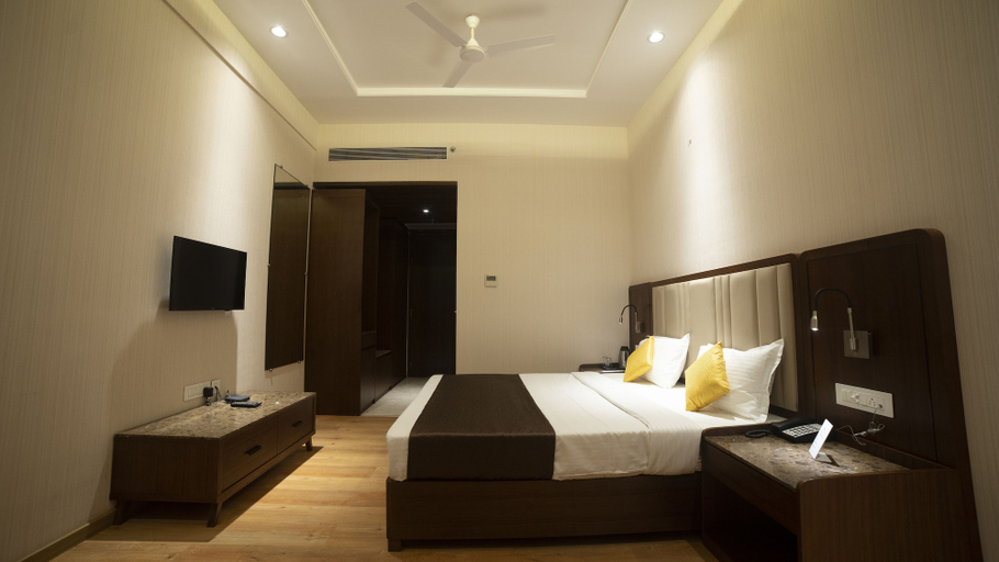 Bedroom 2, Hotel Rajhans Abhinandan, Bhopal