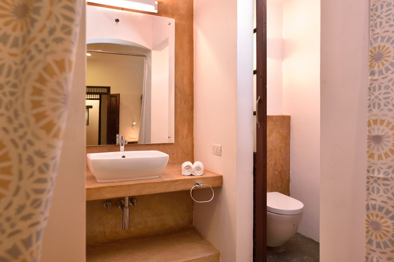 Bathroom 4, Shalom Villa by Vista Rooms, Alappuzha