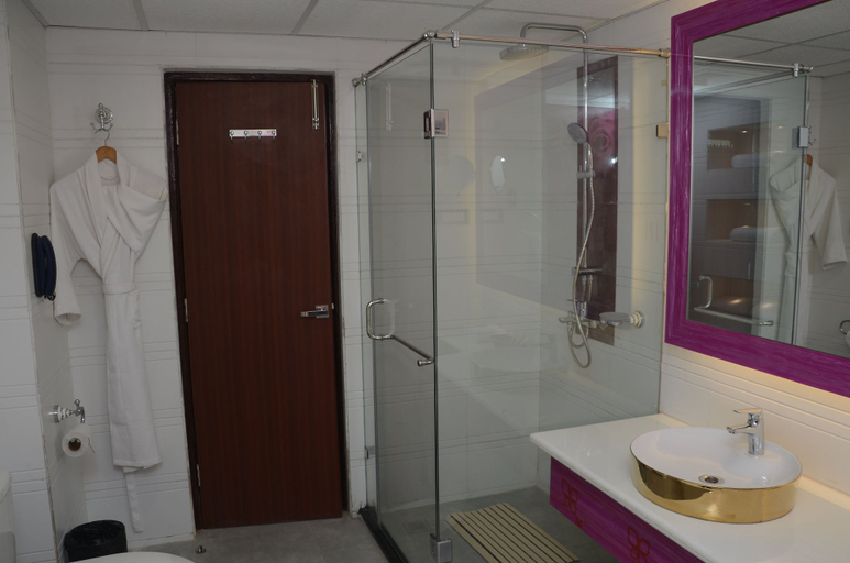 Bathroom 4, The Grand Empire A Boutique Hotel, Patna