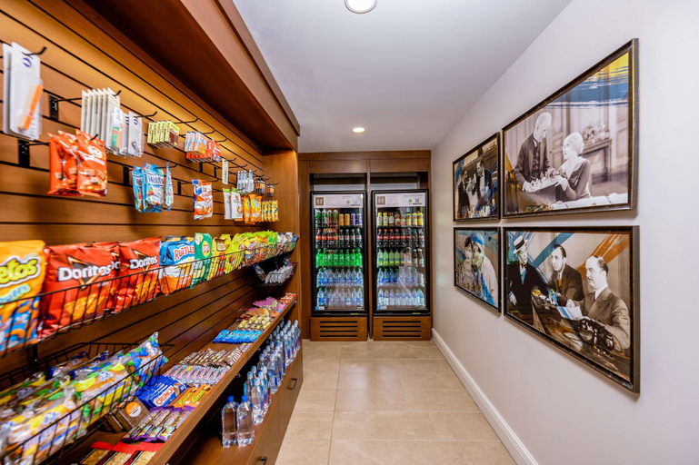 Food & Drinks 5, Hotel Fort Des Moines, Curio Collection by Hilton, Polk