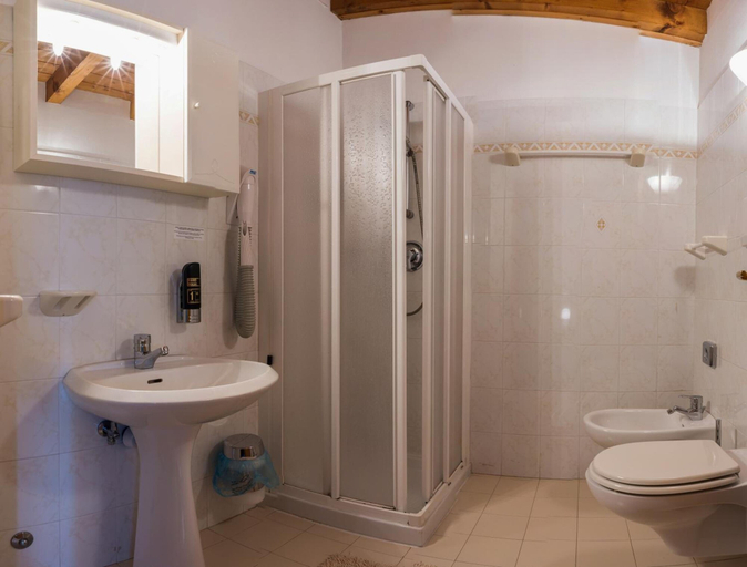 Bathroom 4, Hotel El Paso, Trento