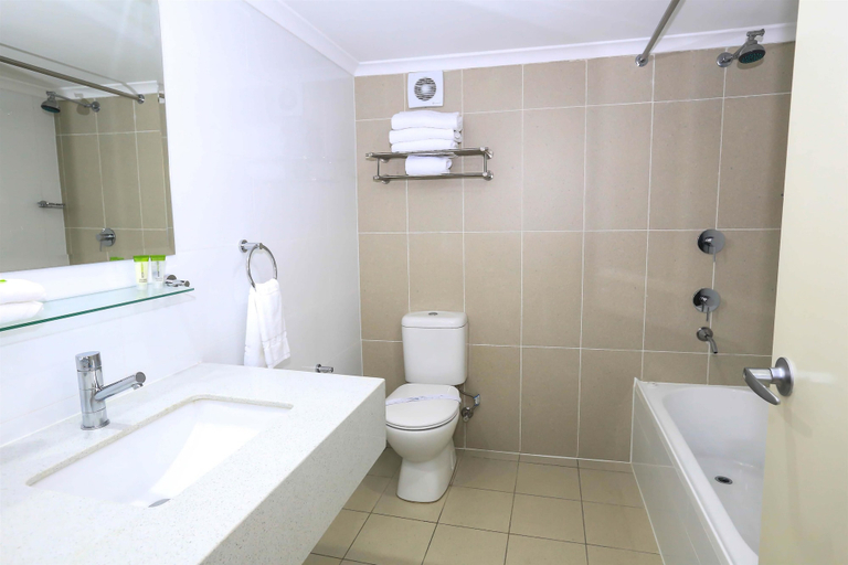 Bathroom 4, Best Western Casula Motor Inn, Liverpool - East