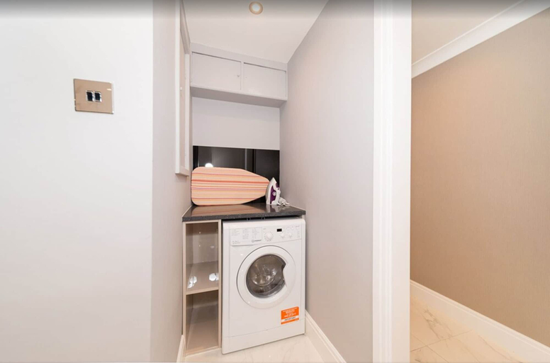 Others 5, Newly Refurbished Flat Hyde Park London, London
