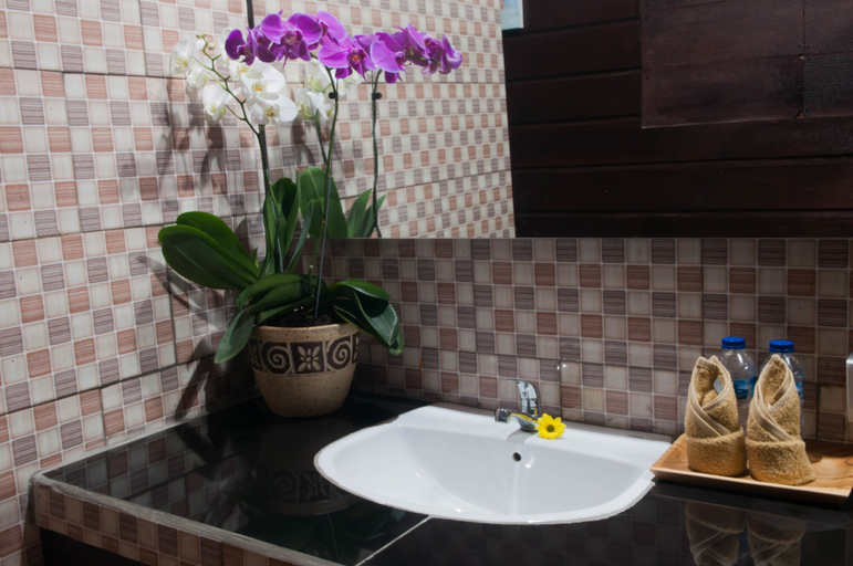 Bathroom 4, Dukuh Baturan Villa, Tabanan