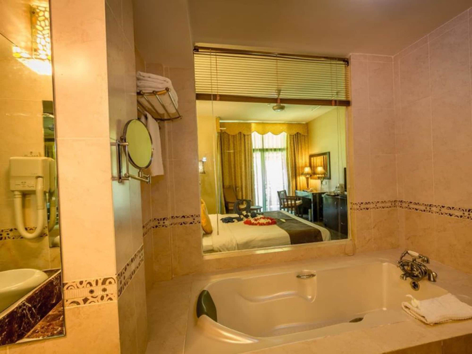 Bathroom 5, Beringgis Beach Resort & Spa, Papar