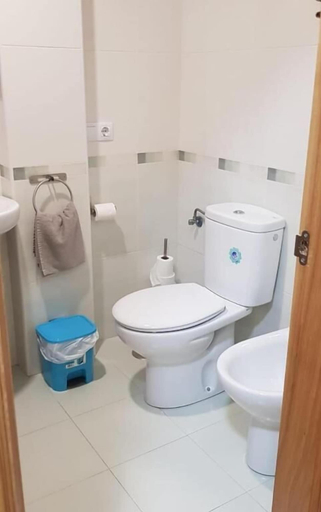 Bathroom 2, Javier Pedrouzo Sleeping Group, A Coruña