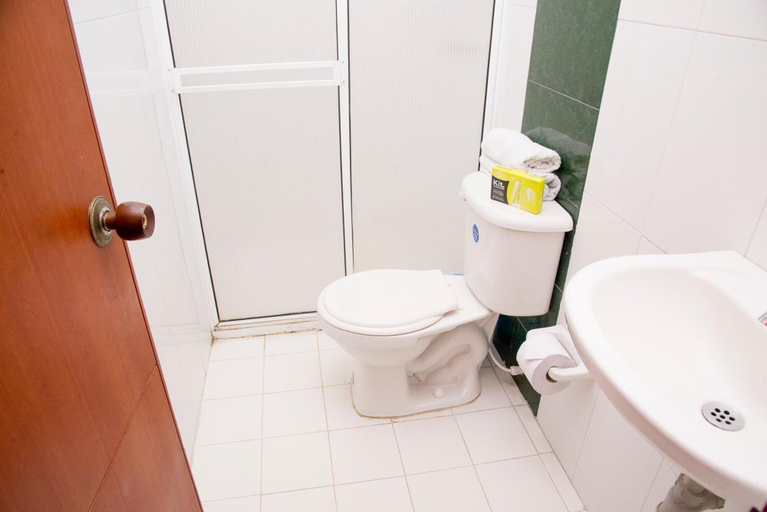 Bathroom 4, Hotel Coral Santa Marta, Santa Marta (Dist. Esp.)