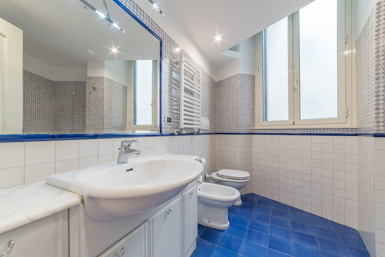 Bathroom 2, San Giovanni Elegant 6 Pax Apartment, Roma