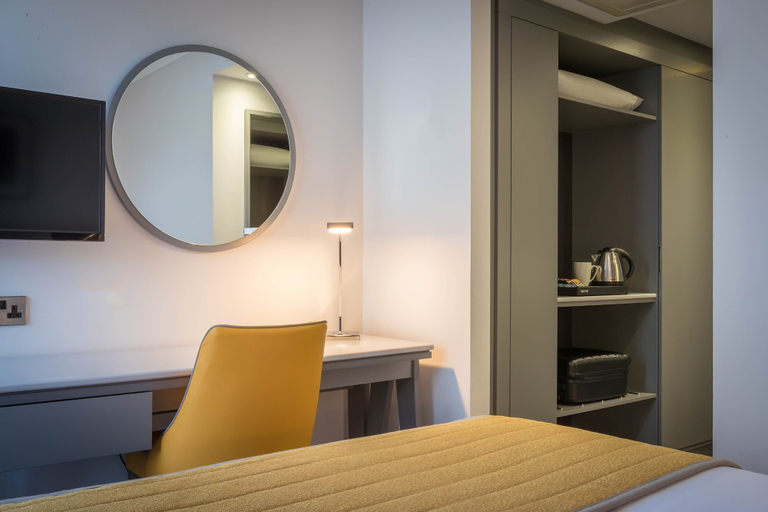 Bedroom 3, Maldron Hotel Dublin Airport, Dublin