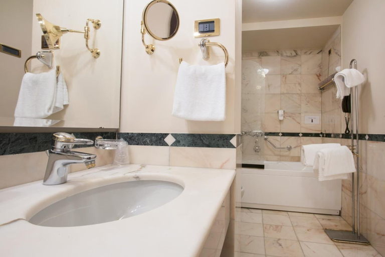 Bathroom 4, Hotel Plaza Pescara, Pescara