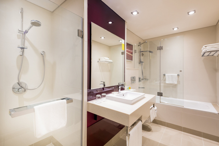 Bathroom 5, Holiday Inn MUSCAT AL SEEB by IHG, Seeb
