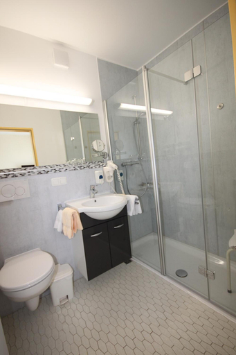 Bathroom 3, Bad Pyrmonter Hof, Hameln-Pyrmont