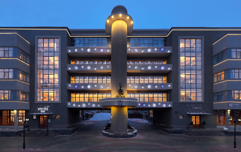 Exterior & Views