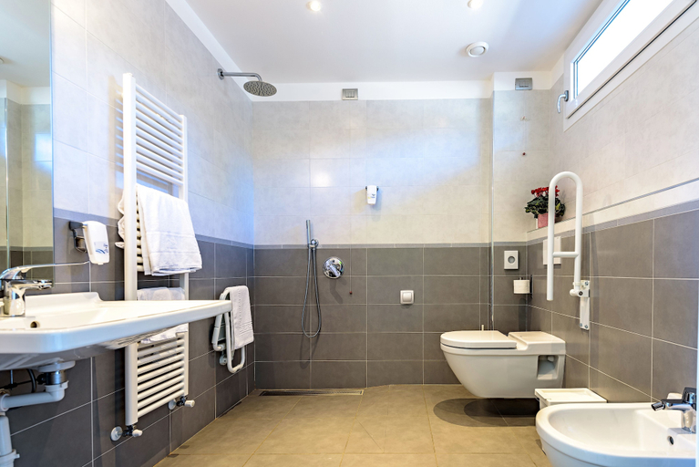 Bathroom 4, Hotel Vischi, Como