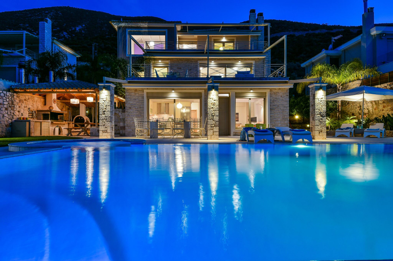 Exterior & Views 2, Villa with Striking views over the infinity Pool, Peloponnese