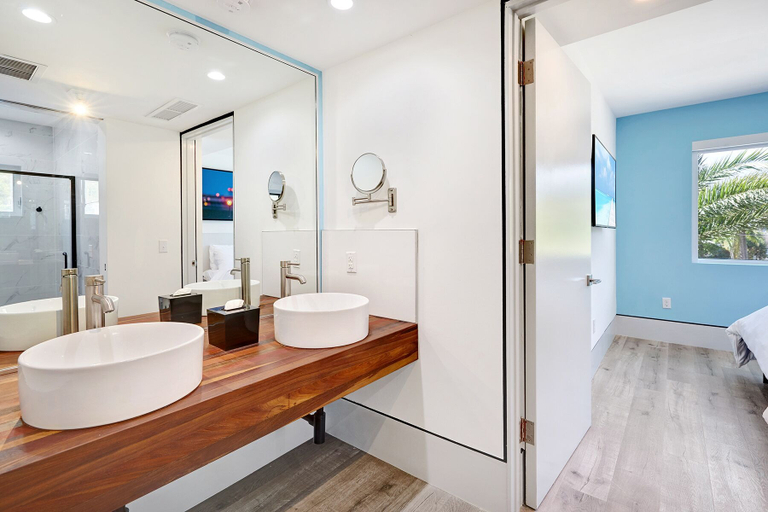 Bathroom 3, Ocean Treasure Beachside Suites, Broward