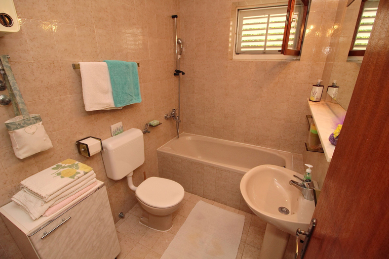 Bathroom, Apartment Kim, Lumbarda
