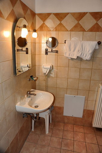 Bathroom 4, Castri, Central Greece
