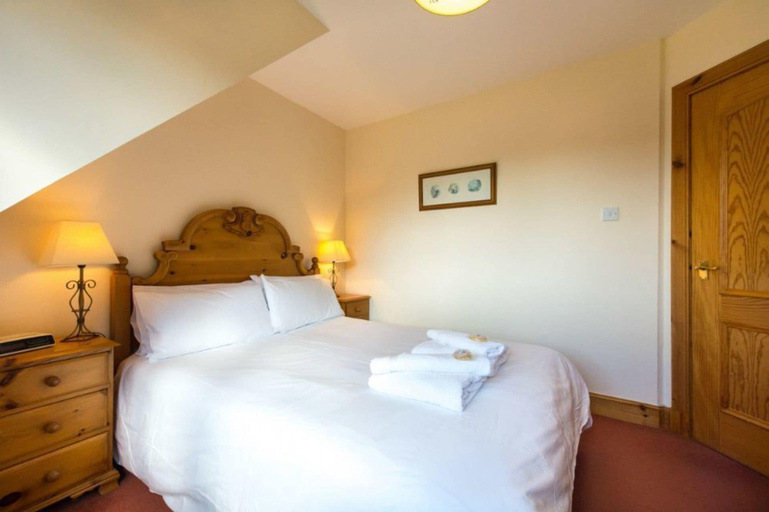 Bedroom 2, Stob Binnein Cottage, Stirling